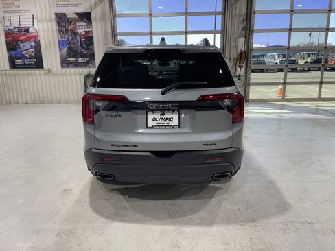 Used 2023 GMC Acadia SLT w/ Elevation Edition image 7