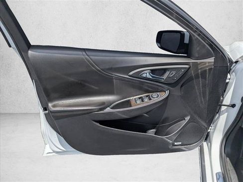 Used 2021 Chevrolet Malibu Premier FWD image 23
