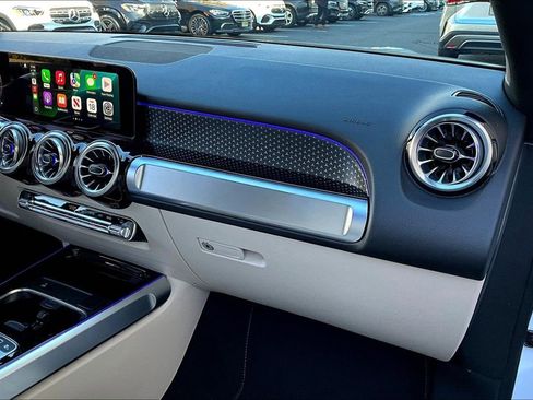 Used 2025 Mercedes-Benz GLB 250 4MATIC image 16