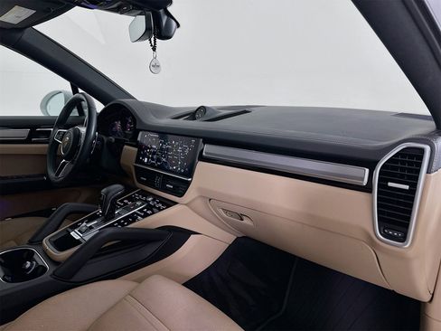 Used 2023 Porsche Cayenne S image 31