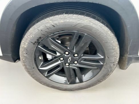 Used 2025 Chevrolet Trax ACTIV w/ Driver Confidence Package FWD image 32