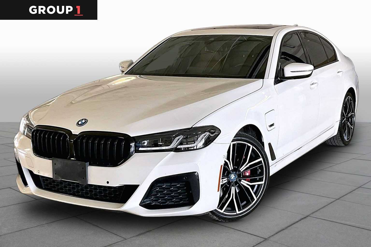 Used 2023 BMW 530e w/ M Sport Package RWD image 1
