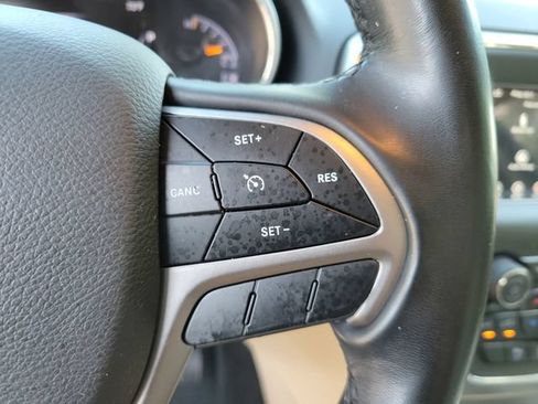 Used 2021 Jeep Grand Cherokee Laredo RWD image 28