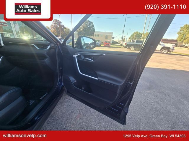 Used 2019 Toyota RAV4 XSE w/ XSE Weather Package AWD/4WD image 12