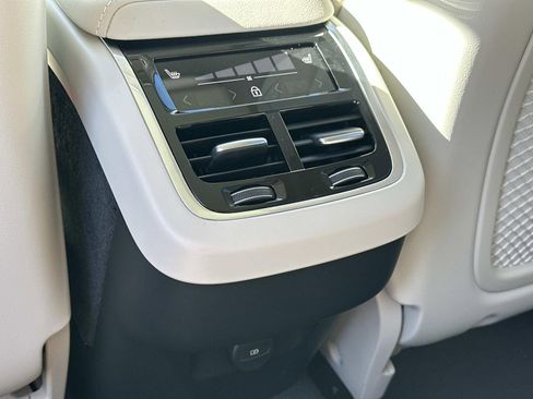New 2026 Volvo XC60 B5 Ultra w/ Climate Package image 10