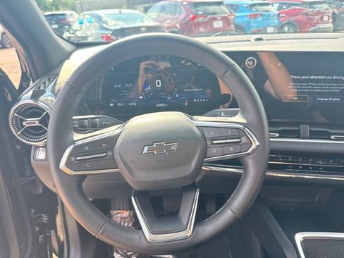 Used 2025 Chevrolet Equinox LT w/ Safety and Technology Package AWD/4WD image 16