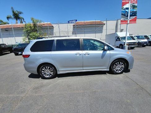 Used 2019 Toyota Sienna XLE FWD image 9