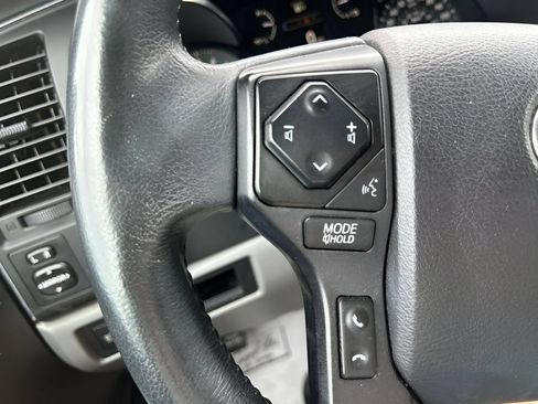 Used 2022 Toyota Sequoia SR5 AWD/4WD image 23