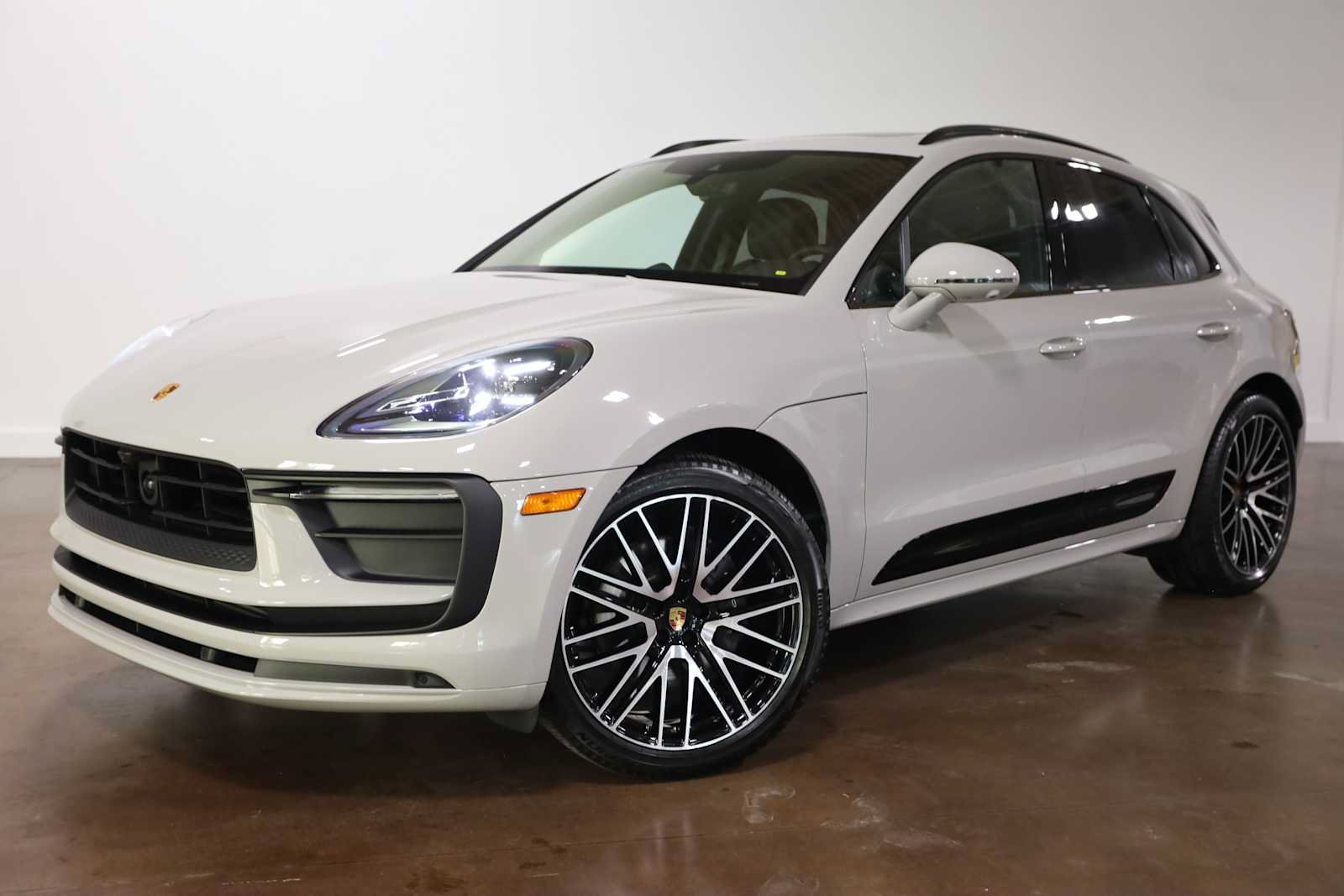Used 2025 Porsche Macan AWD/4WD image 1
