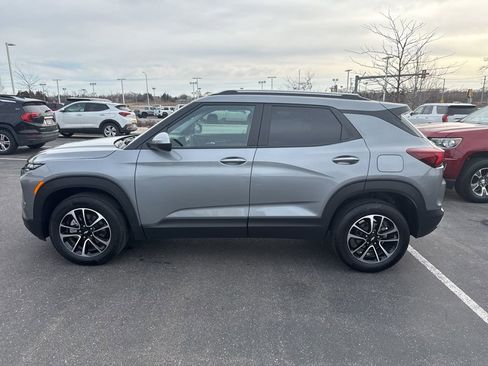 Used 2025 Chevrolet TrailBlazer LT w/ Driver Confidence Package image 6