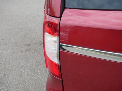 Used 2015 Chrysler Town & Country Touring-L w/ Driver Convenience Group FWD image 17
