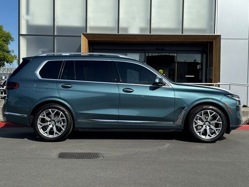 Used 2025 BMW X7 xDrive40i w/ Premium Package AWD/4WD image 8