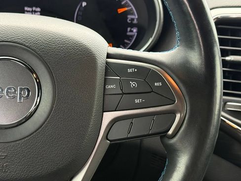 Used 2020 Jeep Grand Cherokee Laredo AWD/4WD image 11