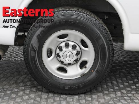 Used 2018 Chevrolet Express 2500 w/ Driver Convenience Package RWD image 29