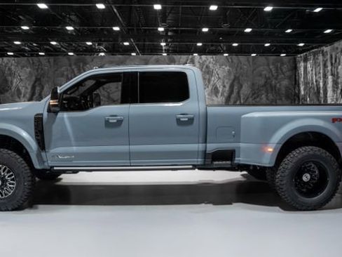 Used 2025 Ford F450 Platinum w/ FX4 Off-Road Package image 28