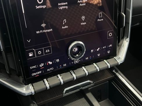 Used 2024 GMC Acadia Denali image 14