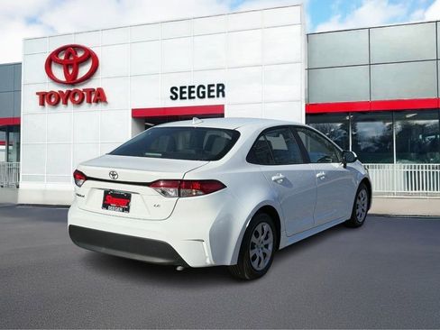Used 2024 Toyota Corolla LE image 3