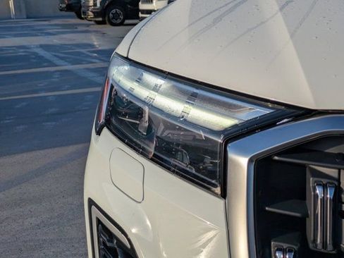 Used 2025 Audi Q7 3.0T Premium Plus image 8