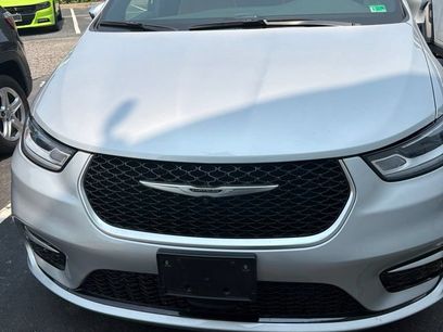 Used 2024 Chrysler Pacifica Pinnacle
