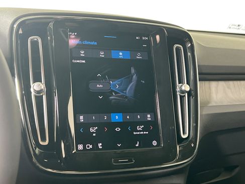 Used 2023 Volvo XC40 B5 Core w/ Convenience Package image 15