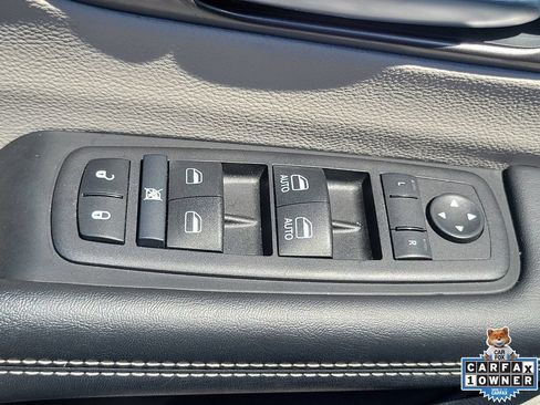 Used 2024 Chrysler Pacifica Touring-L FWD image 21