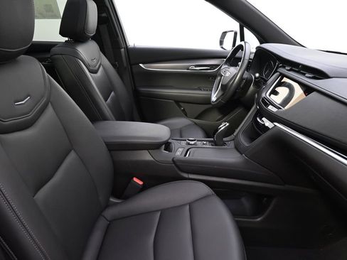 Certified 2023 Cadillac XT6 Luxury AWD/4WD image 16