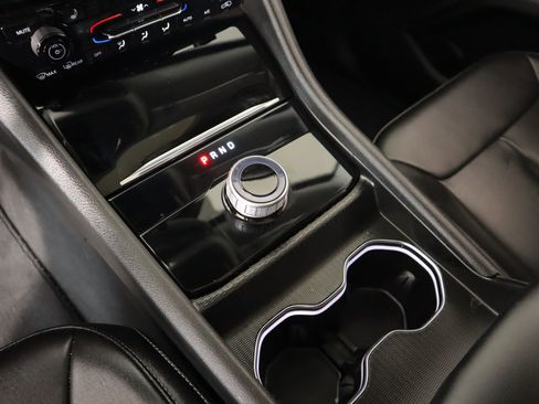 Used 2024 Jeep Grand Cherokee L Limited w/ Black Appearance Package image 9