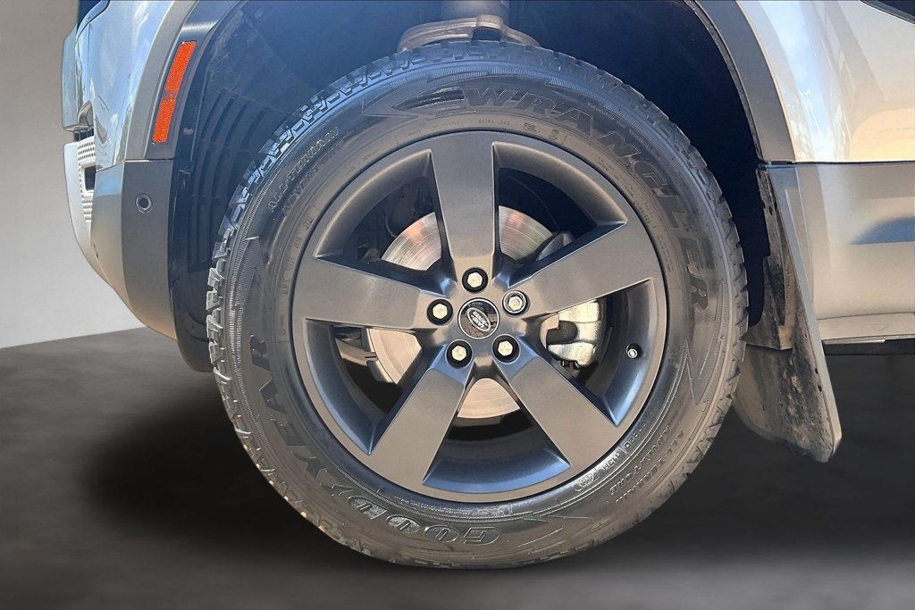 Used 2025 Land Rover Defender 110 S AWD/4WD image 8