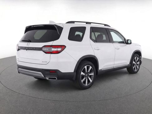 Used 2023 Honda Pilot Elite image 3
