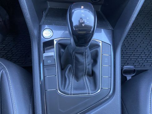 Used 2022 Volkswagen Tiguan SE image 23