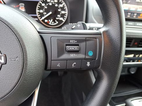 Used 2024 Nissan Rogue SV AWD/4WD image 22