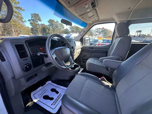 Used 2016 Nissan NV 3500 S image 21