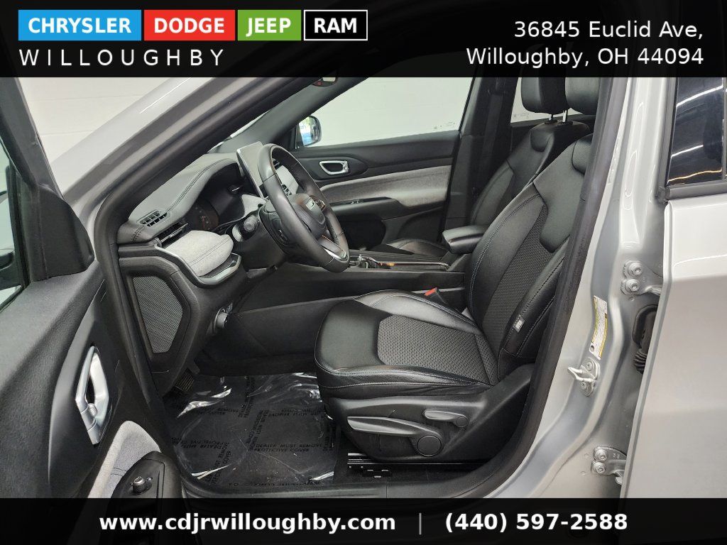 Used 2024 Jeep Compass Latitude AWD/4WD image 14