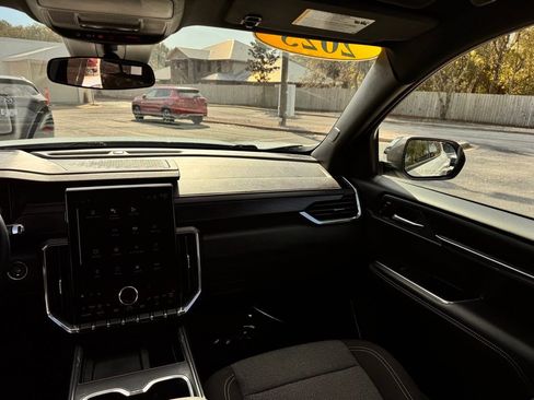 Used 2025 GMC Acadia Elevation FWD image 26