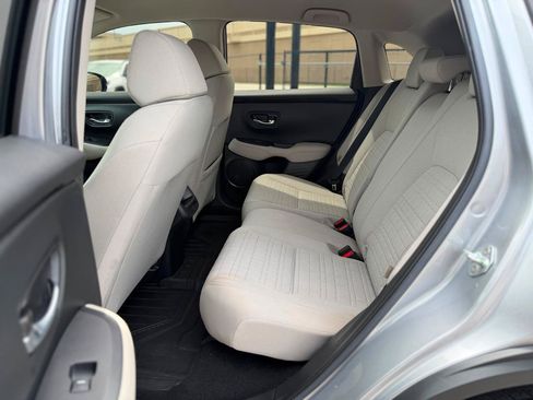 Used 2023 Honda HR-V LX image 11