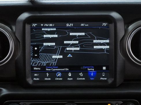 Used 2018 Jeep Wrangler Unlimited Sahara AWD/4WD image 16