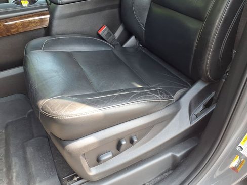Used 2020 Chevrolet Suburban LT AWD/4WD image 23