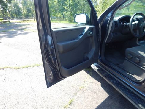 Used 2012 Nissan Pathfinder S AWD/4WD image 9