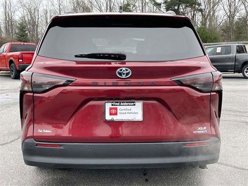 Certified 2023 Toyota Sienna XLE image 4