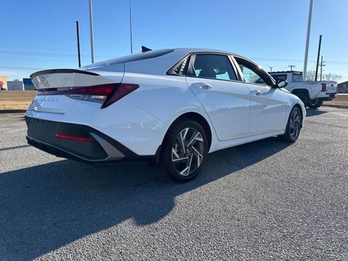 Used 2025 Hyundai Elantra Sport image 6
