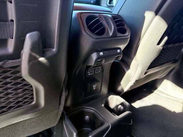 Used 2022 Jeep Gladiator Mojave AWD/4WD image 13
