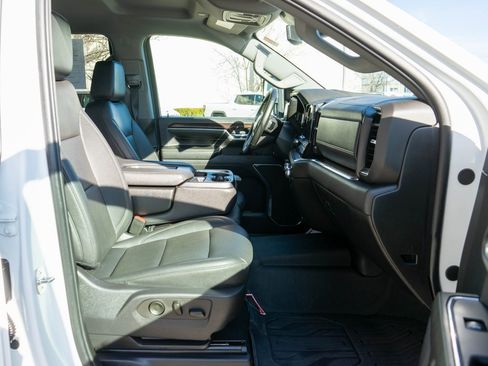 Used 2024 GMC Sierra 3500 SLT w/ X31 Off-Road Package image 10