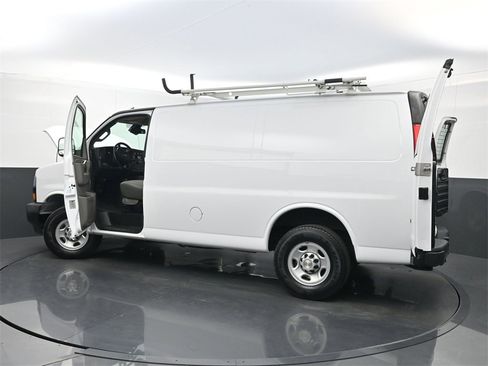 Used 2020 Chevrolet Express 2500 w/ Driver Convenience Package image 33