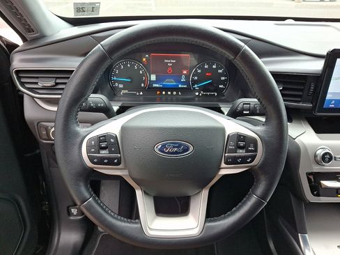 Used 2023 Ford Explorer XLT w/ Equipment Group 202A AWD/4WD image 23