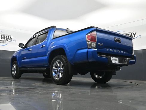 Used 2017 Toyota Tacoma Limited w/ Exterior Package AWD/4WD image 30