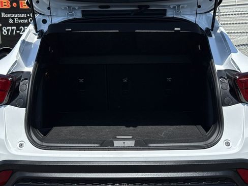 Used 2024 Chevrolet Trax RS w/ Sunroof Package FWD image 11