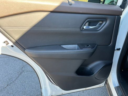 Used 2023 Nissan Rogue SL w/ SL Premium Package image 16