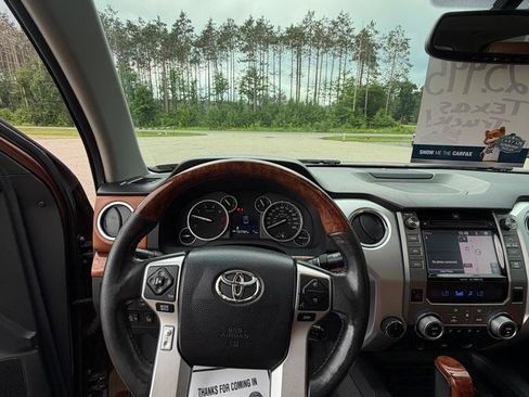 Used 2015 Toyota Tundra 4x4 CrewMax image 10