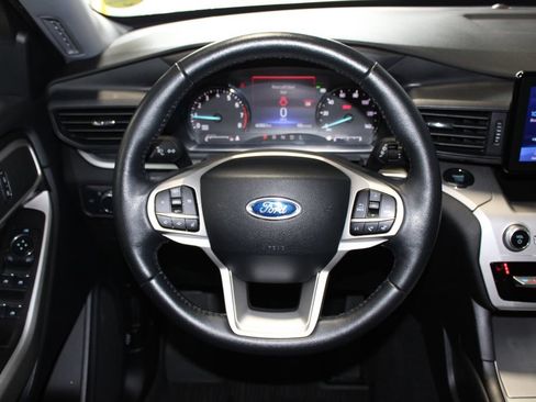 Used 2022 Ford Explorer XLT AWD/4WD image 13