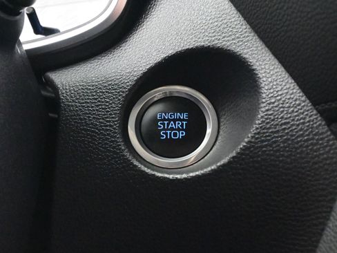 Used 2022 Toyota Corolla Cross XLE image 24